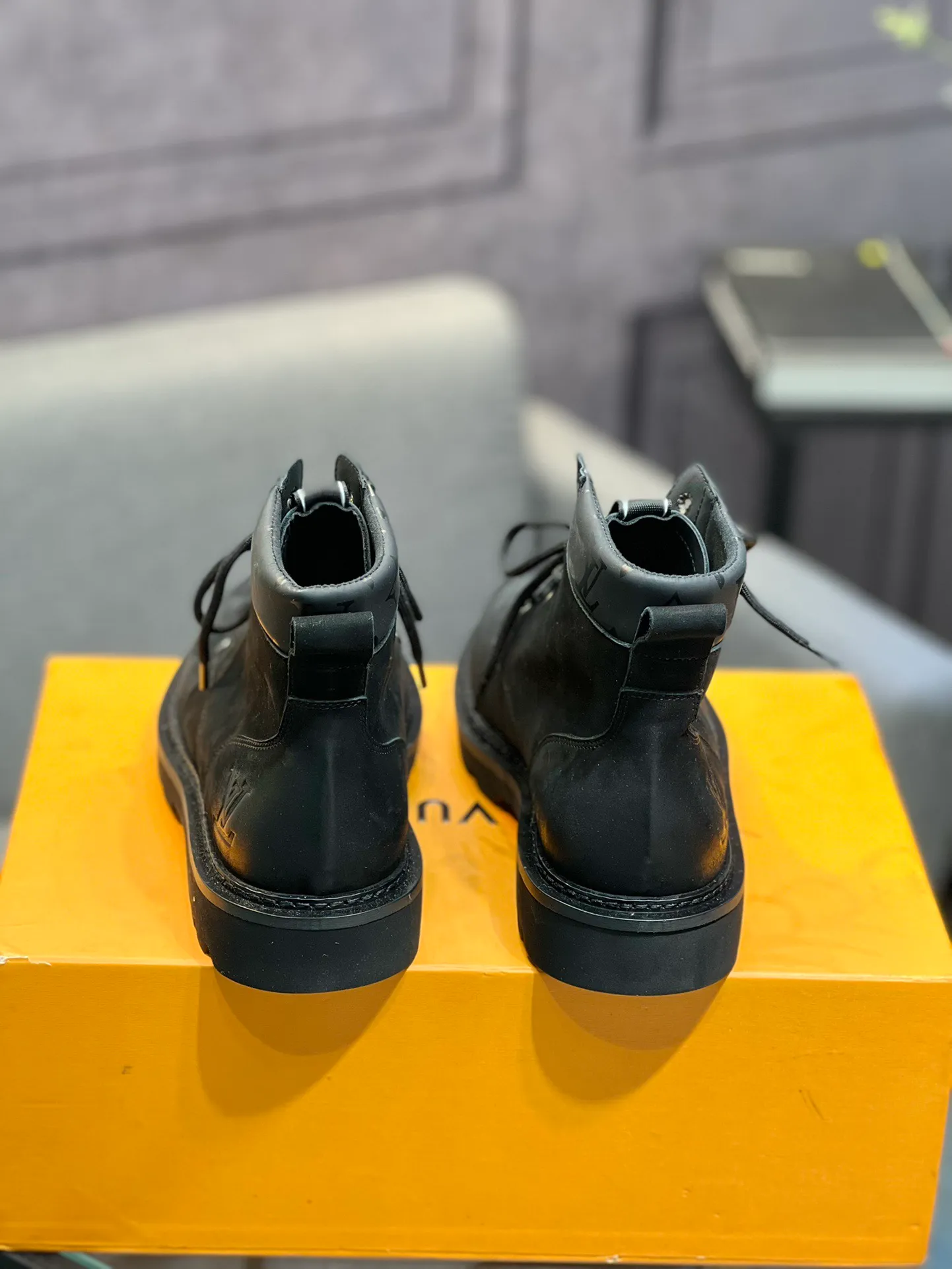 Men's shoes 💰900 L Home - the latest LV men's business casual boots, luxury and nobility are a must, all made of imported original first-layer cowhide, just to create a more comfortable wearing experience, ➕top imported water-dyed full cow lining, original high wear-resistant outsole! 👏👏 Size: Male 39-44; (38 45 46 customized)